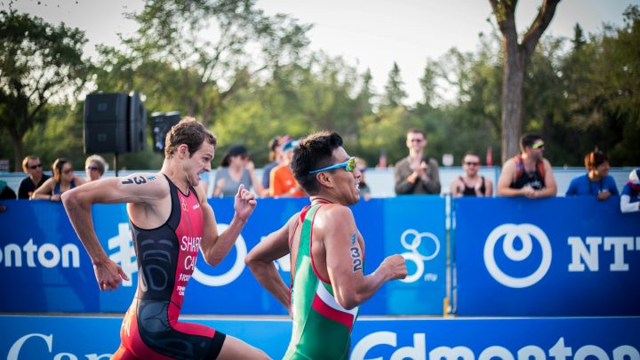 Atletas se preparan para el Triatlón de Bisman