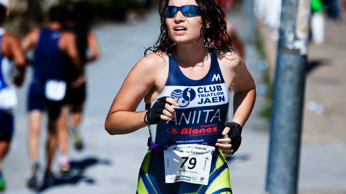 Equipo de Triatlón de Dartmouth Logra Finalizar la Competencia en Cohasset